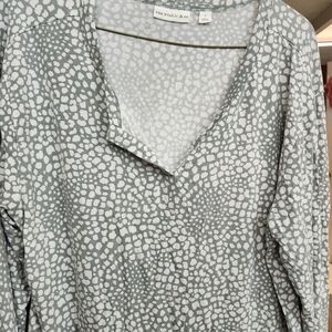 Vera Wang Gray and White Patterned Pajama Top